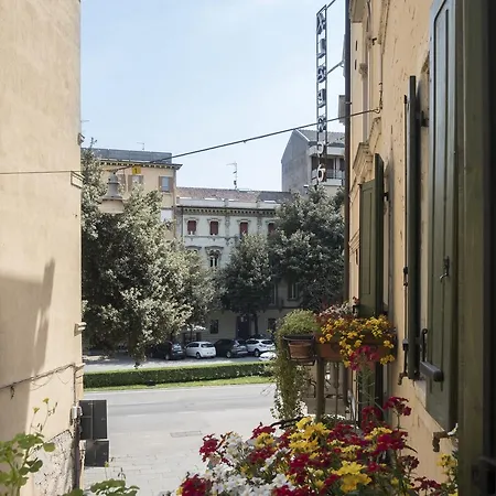 Trento ホテル 2*