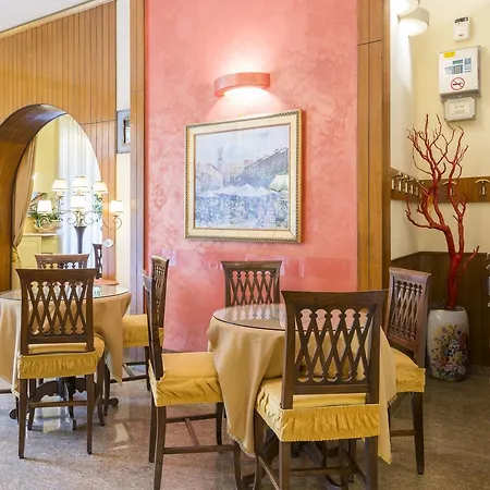 Trento فندق فيرونا